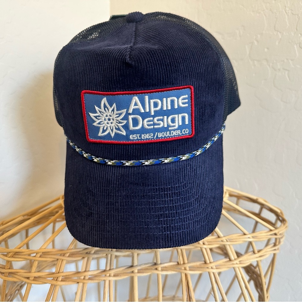 NWT Alpine Design Corduroy Trucker Hat. Excellent condition Purchased